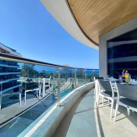 Via Mar - Experience